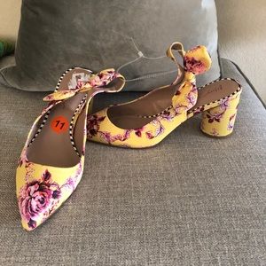 NWOT Betsey Johnson beautiful sandals.